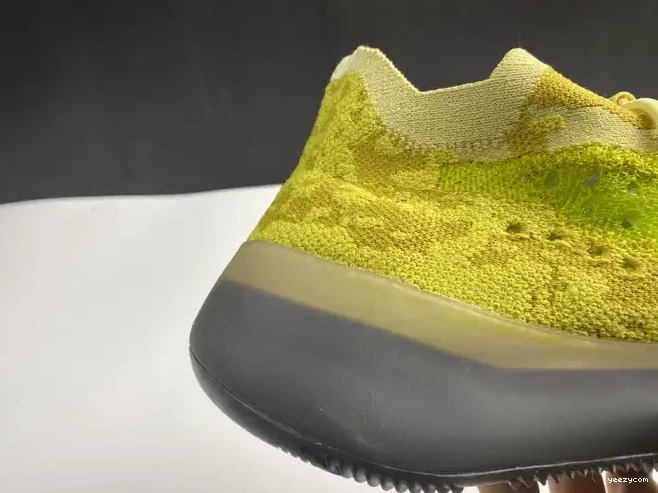 380 HYLTE GLOW ADIDAS FZ4990 YEEZY BOOST 0526